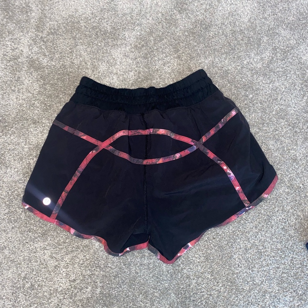 Lululemon tracker short size 6!